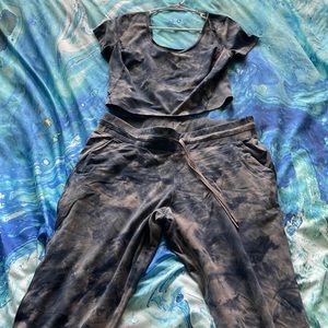 Lululemon Tye dye Jogger set